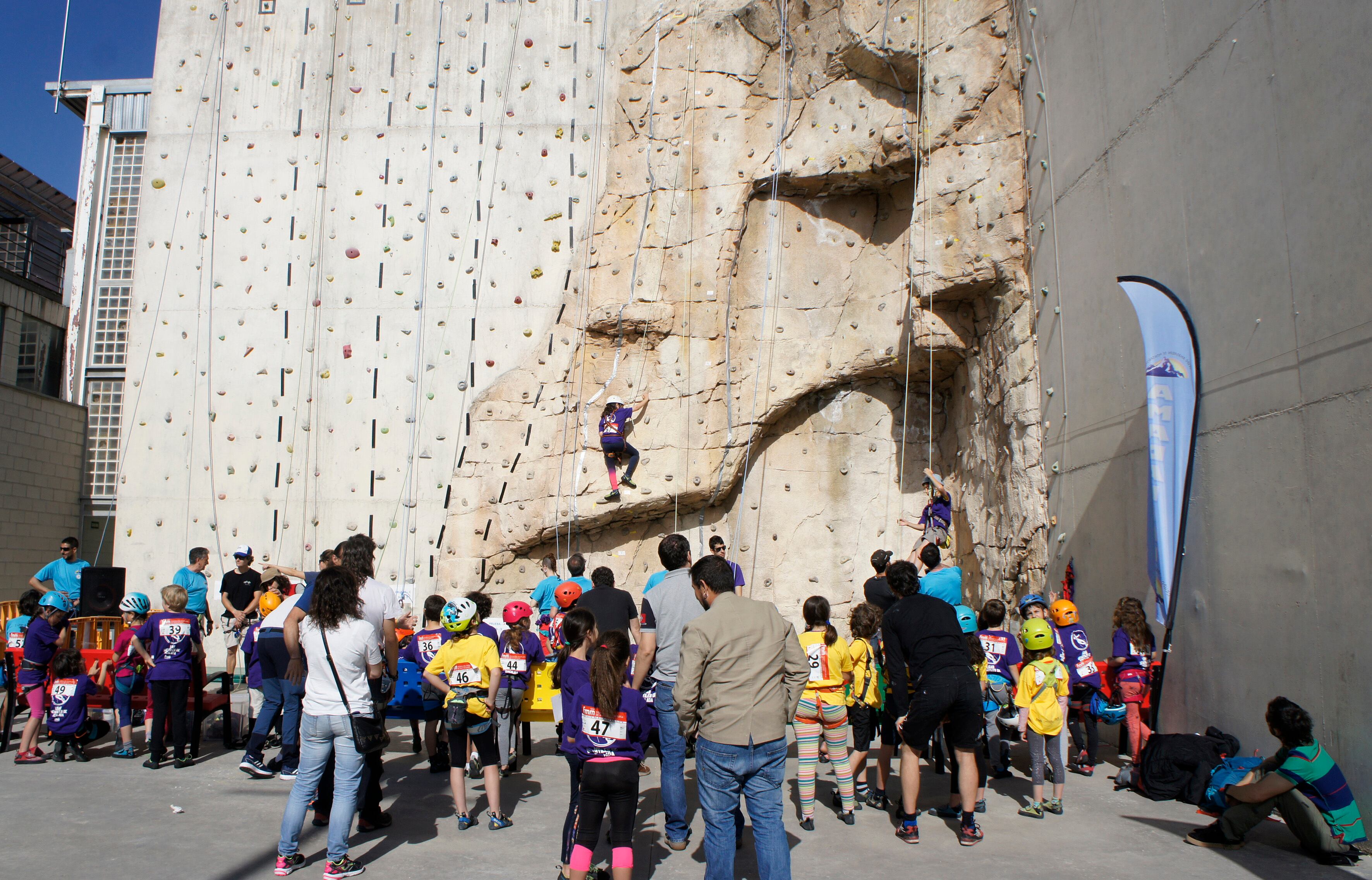 Pueden solicitarlas las asociaciones de mujeres, educativas, deportivas, de servicios sociales, mayores y para la Cabalgata de Reyes, para cuyas actividades se han destinado 60.000 euros del presupuesto municipal