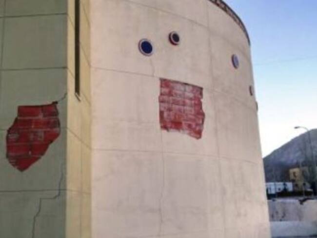 Los primeros desperfectos aparecieron en 2.009, dos años despues de la finalización de las obras