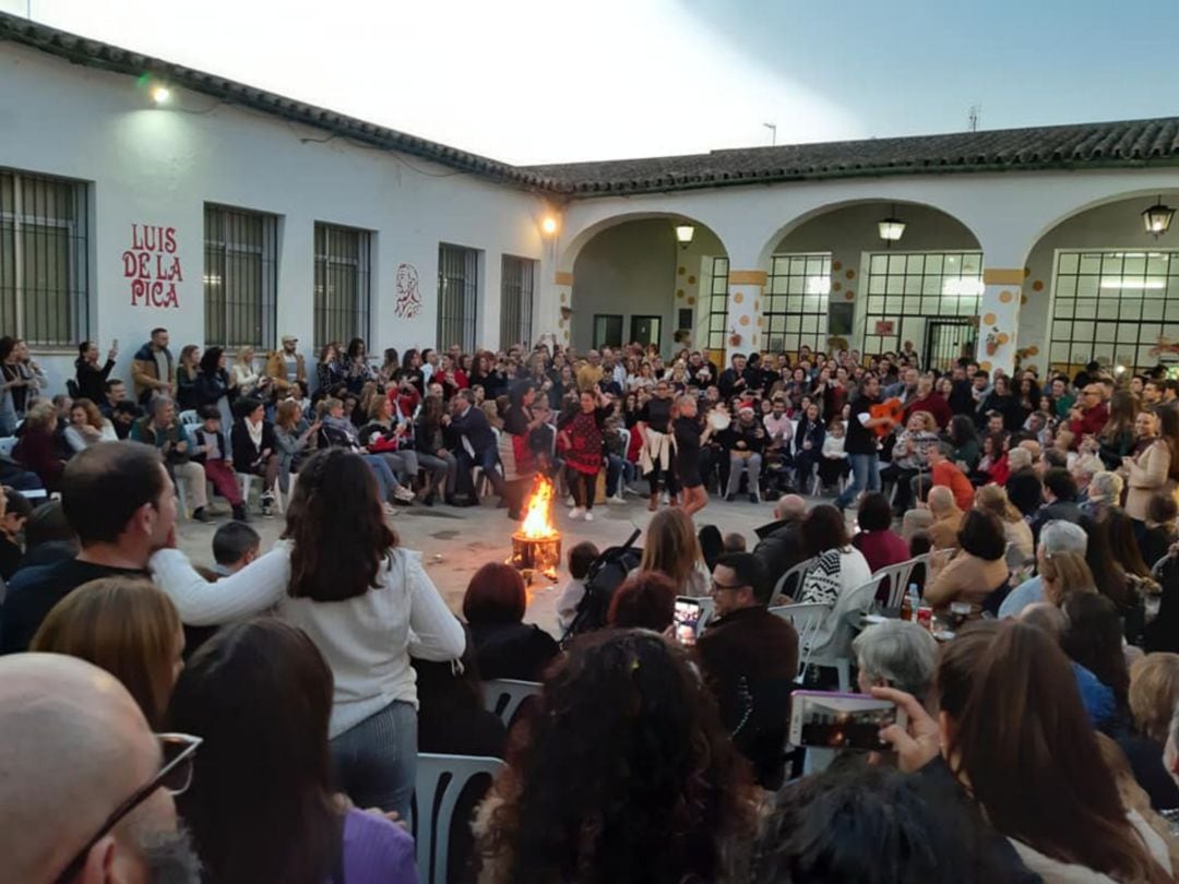 Tradicional zambomba en la peña flamenca Luis de la Pica, en Santiago