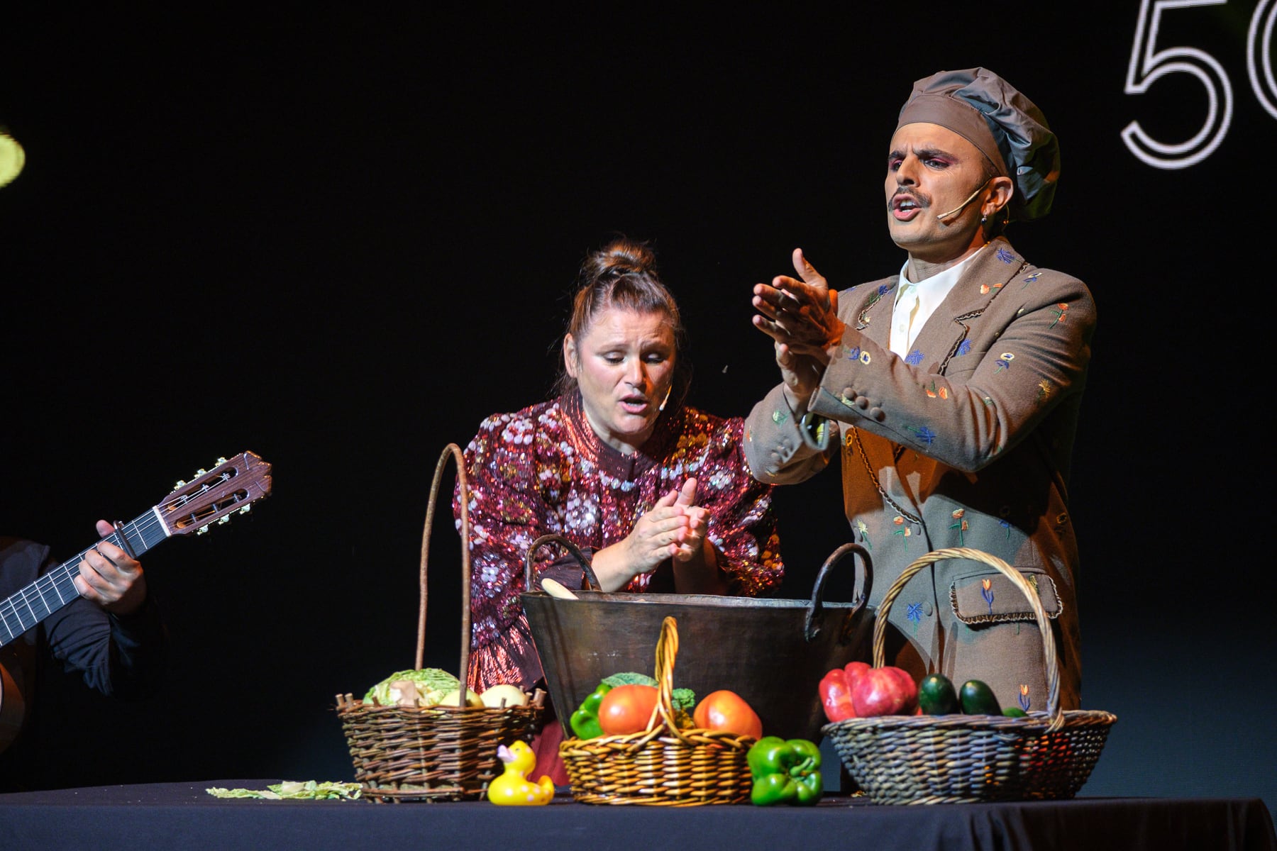 Rodrigo Cuevas y Mapi Quintana interpretaron &#039;Con las manos en la masa&#039; en el Teatro Real.