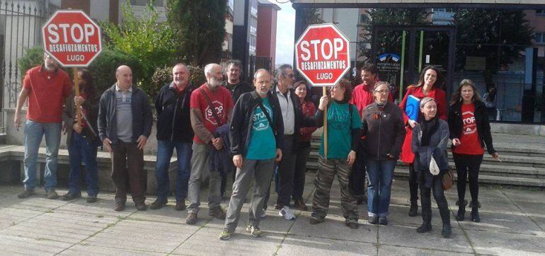 Una acción de Stop Desafiuzamentos Lugo ante el Instituto Galego de Vivenda e Solo