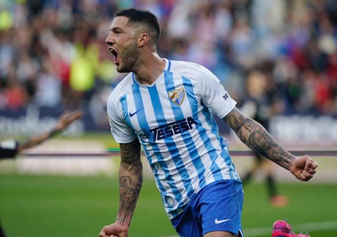 Tete Morente celebra uno de sus goles con el Málaga