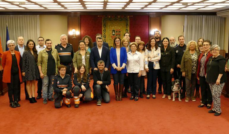 Los galardonados con los &quot;Premios Mostoleños&quot;, junto a los responsables municipales y el jurado