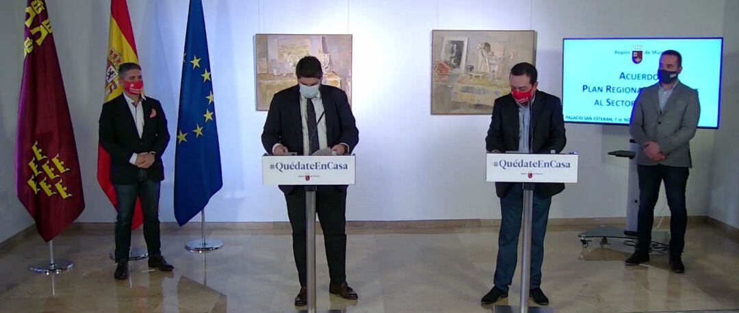 El presidente de la Región de Murcia, Fernando López Miras y el presidente de CROEM, Jose María Albarracín, firman el acuerdo por el que se pone en marcha el Plan Regional de Rescate a la Hostelería