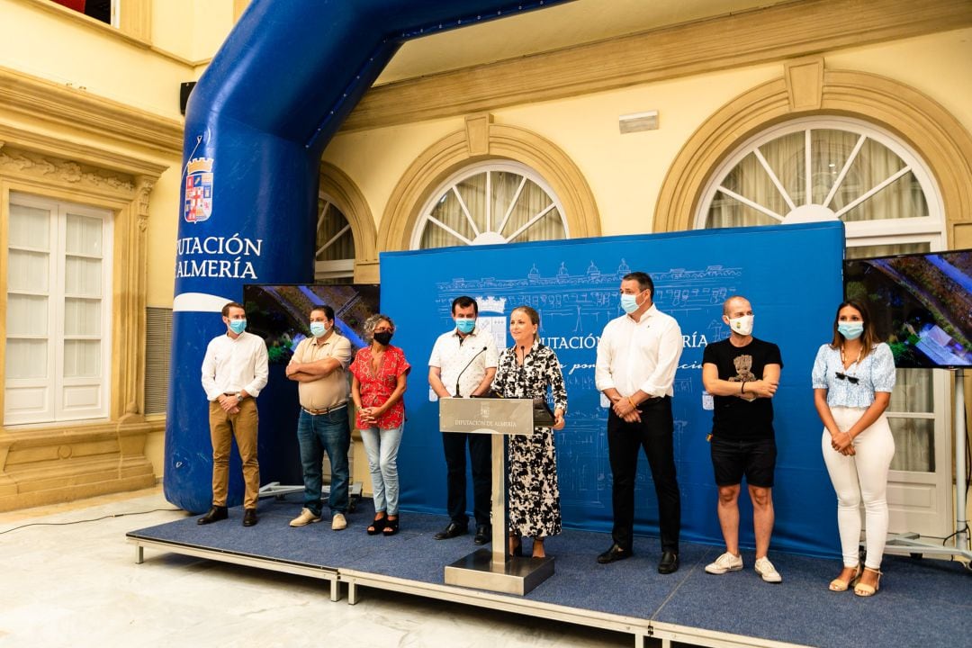 La diputada de Deportes, María Luisa Cruz, presentando el Circuito.