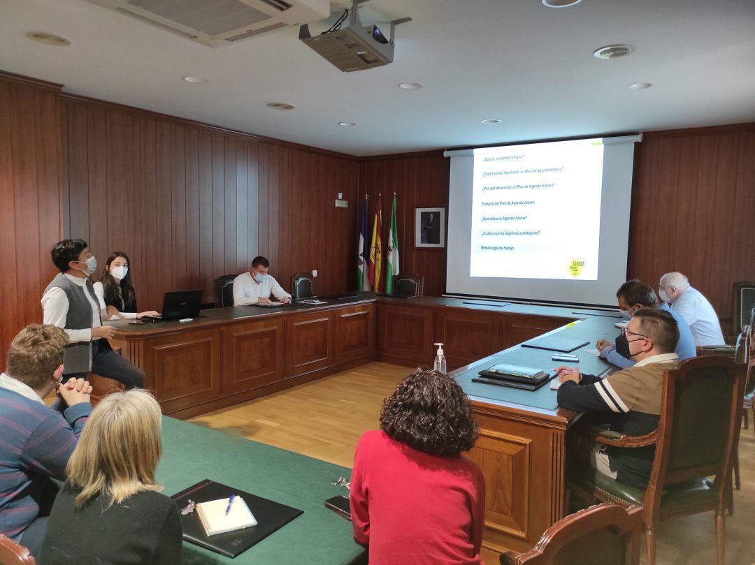 Reunión de trabajo previa a la redacción de la AUE en el Ayuntamiento de Monachil