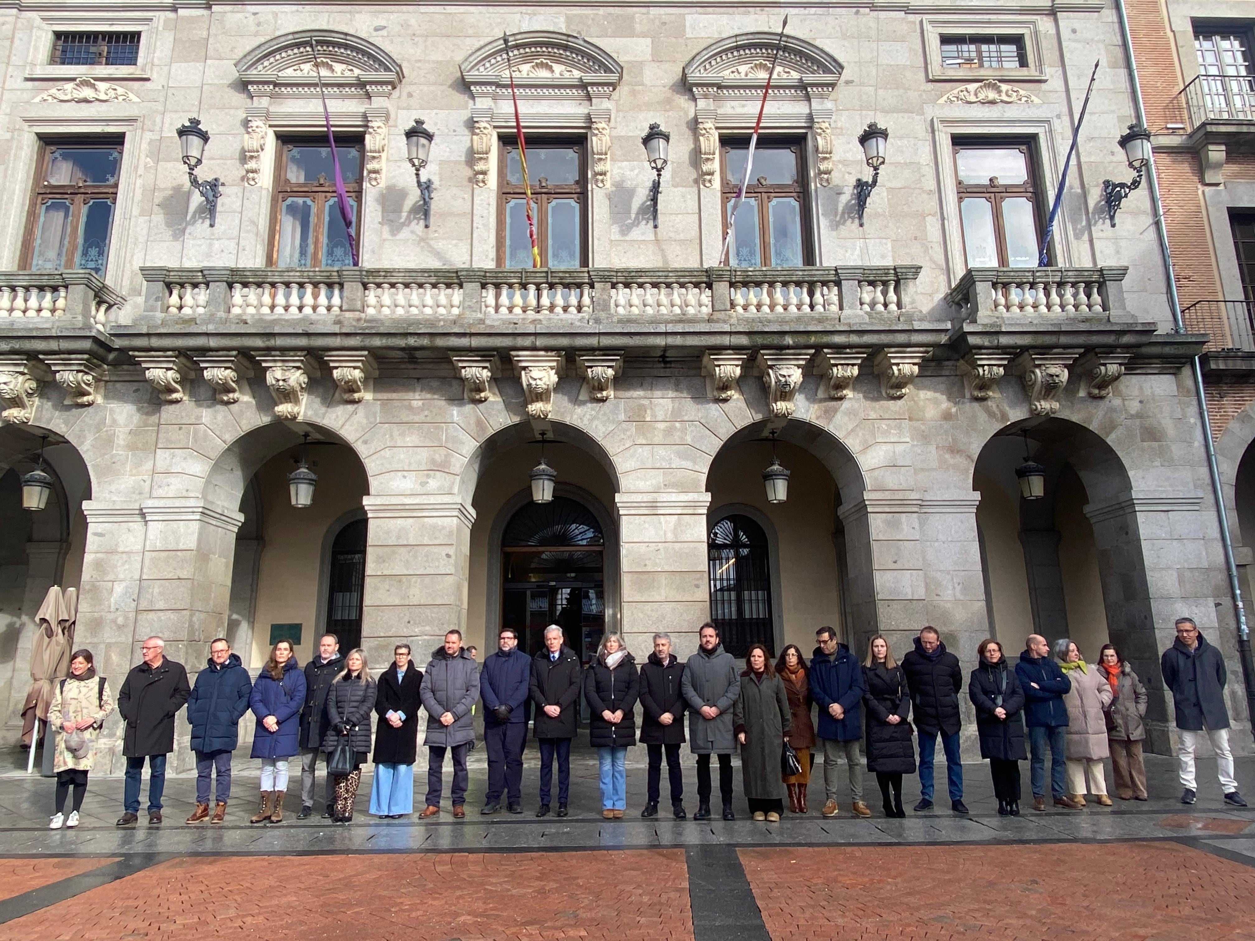 Concentración minuto de silencio en Ávila por el accidente ferroviario de Adamuz
