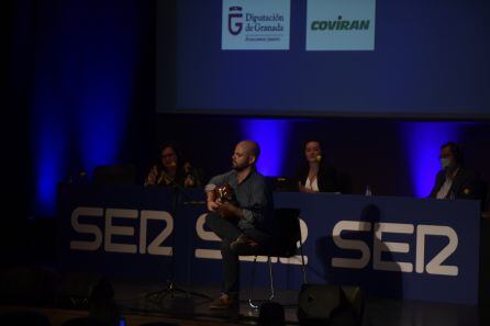 El guitarrista Alberto López en el programa de Hora 25 en Granada