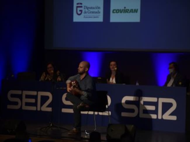 El guitarrista Alberto López en el programa de Hora 25 en Granada