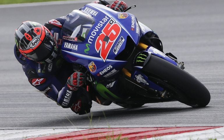 El piloto español de MotoGP Maverick Viñales, de Movistar Yamaha, en los ensayos oficiales de pretemporada en el circuito de Sepang.