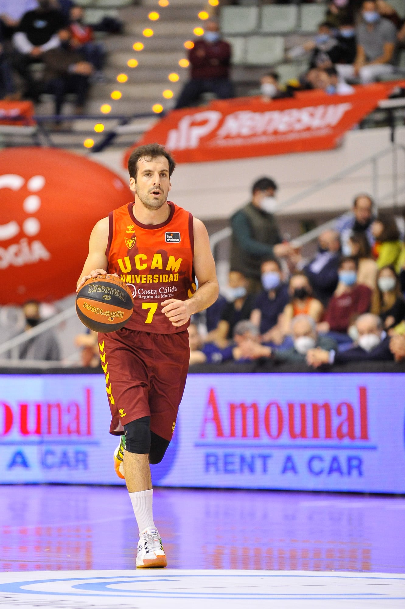 Tomás Bellas en un partido con el UCAM Murcia CB