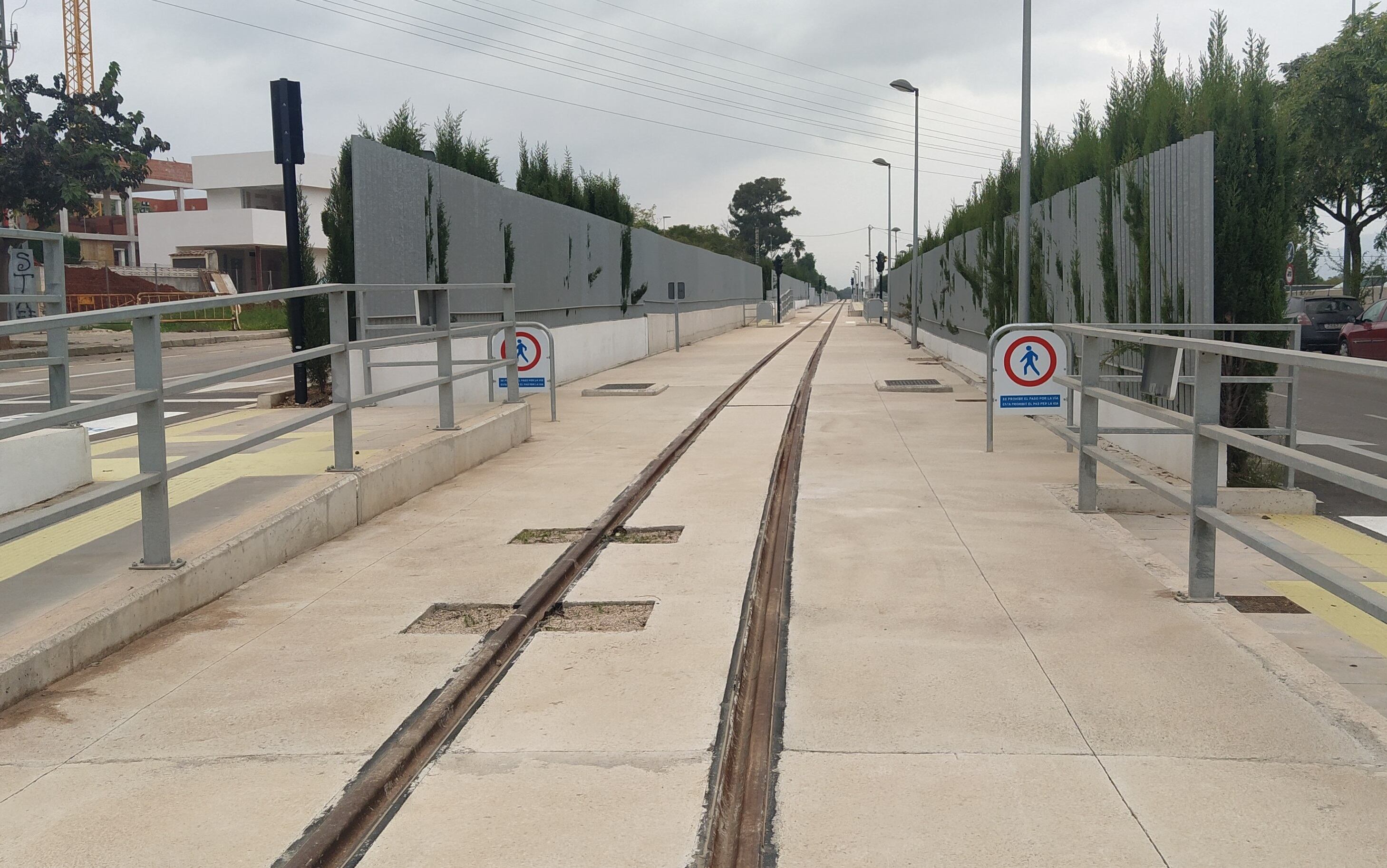 Tramo de las vías de la línea 9 del TRAM a su paso por Dénia.