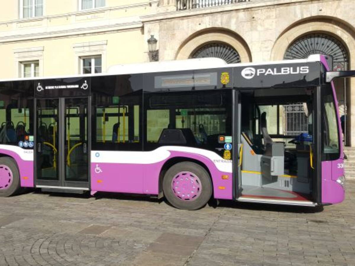 Los usuarios del transporte público dan un notable al servicio de PALBUS