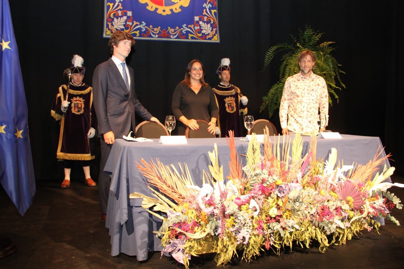 El pregonero junto a la alcaldesa de Palencia y al concejal de Cultura y Fiestas