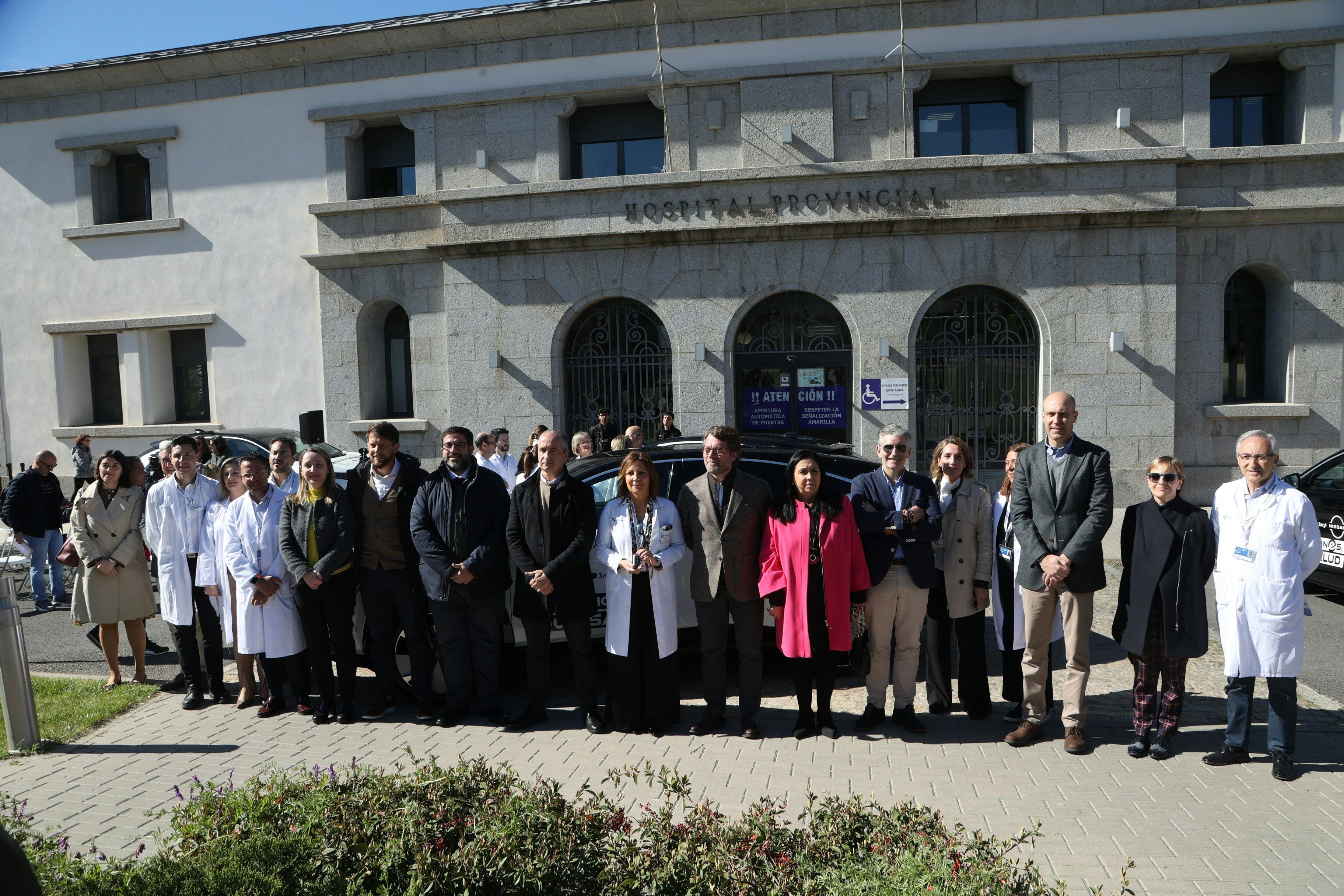 Acto de entrega de los vehículos en el Hospital Provincial