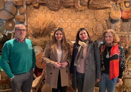 Momento  de la visita de la delegada de Turismo, Raquel Morales (segundo por la izquierda, acompañada por la alcaldesa, concejala y presidente de la Asociación Saudar, el pasado mes de enero