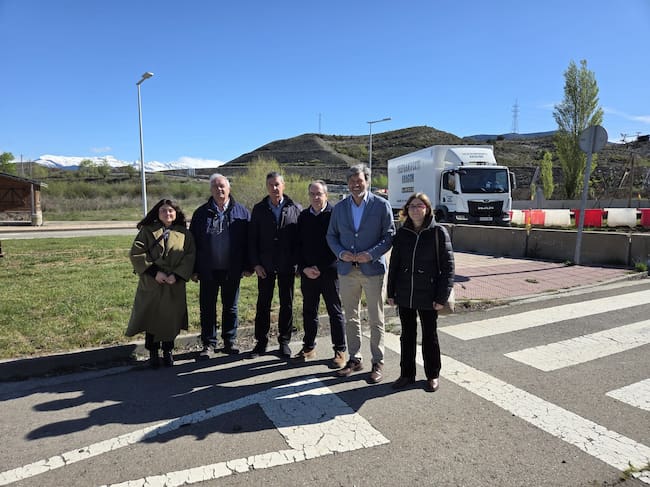 El PP visitaba este jueves las obras paralizadas junto a uno de los accesos que mantienen cerrados