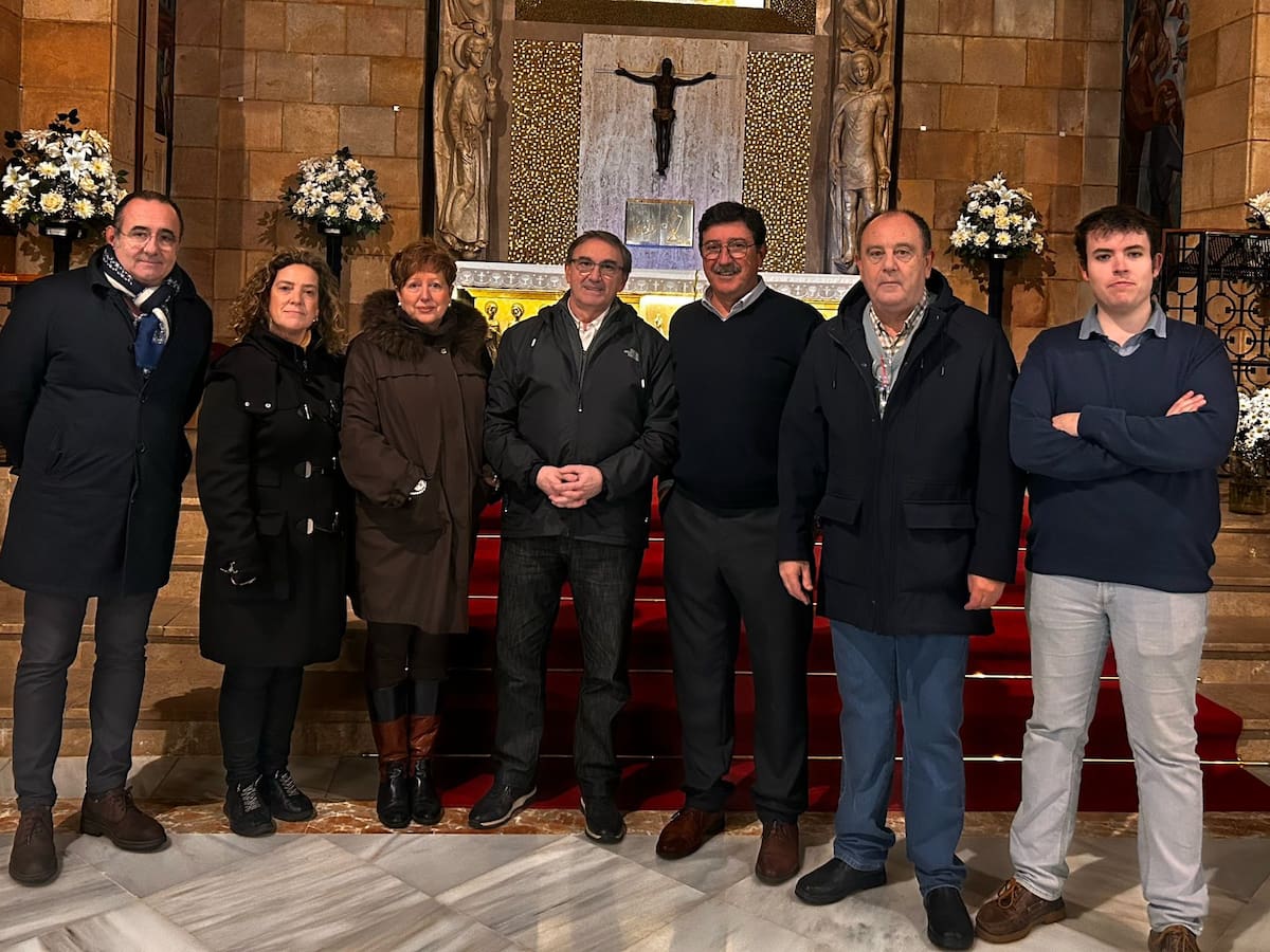El restaurador Pedro Manzano, que devolvió su expresión original a la Macarena, asume la restauración de la Patrona de Linares