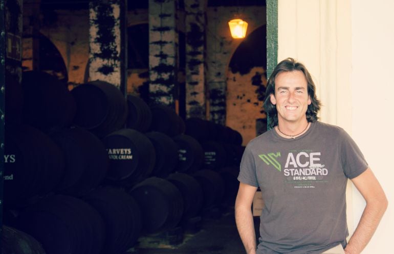 José Berasaluce, en una bodega de Jerez.