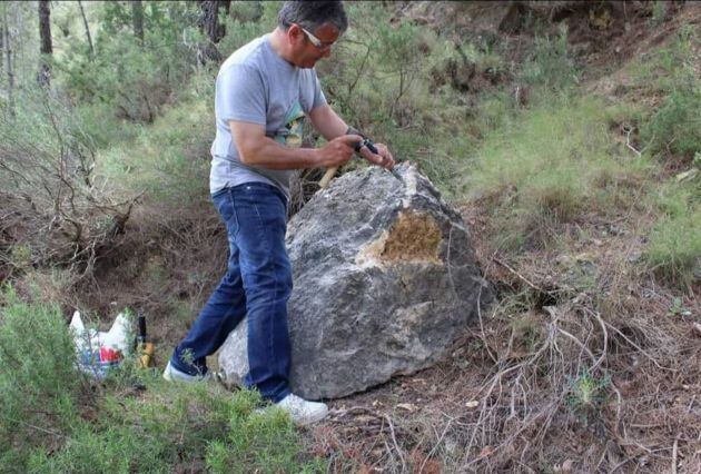 Vázquez trabajando en una pieza