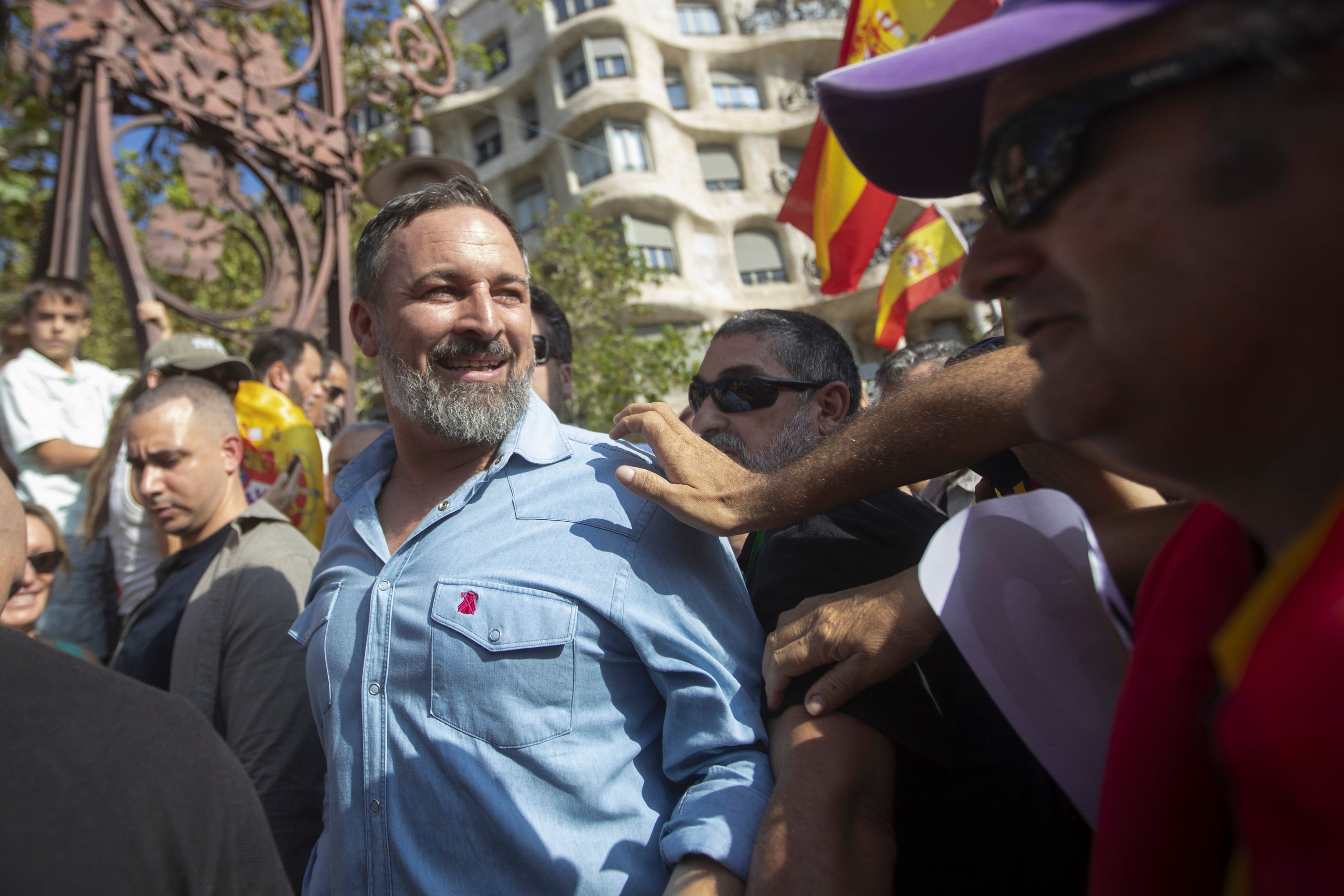 BARCELONA, 08/10/2023.- El líder de Vox, Santiago Abascal, participa en la manifestación convocada por Societat Civil Catalana (SCC) bajo el lema &quot;No en mi nombre. Ni amnistía, ni autodeterminación&quot;. EFE/ Marta Pérez