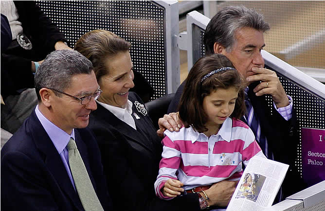 La duquesa de Lugo, en su última aparición pública junto al alcalde de Madrid, Alberto Ruíz Gallardón, sin Jaime de Marichalar