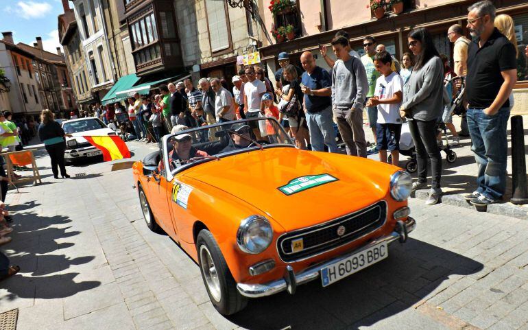 Imagen de un coche participante en una edición anterior