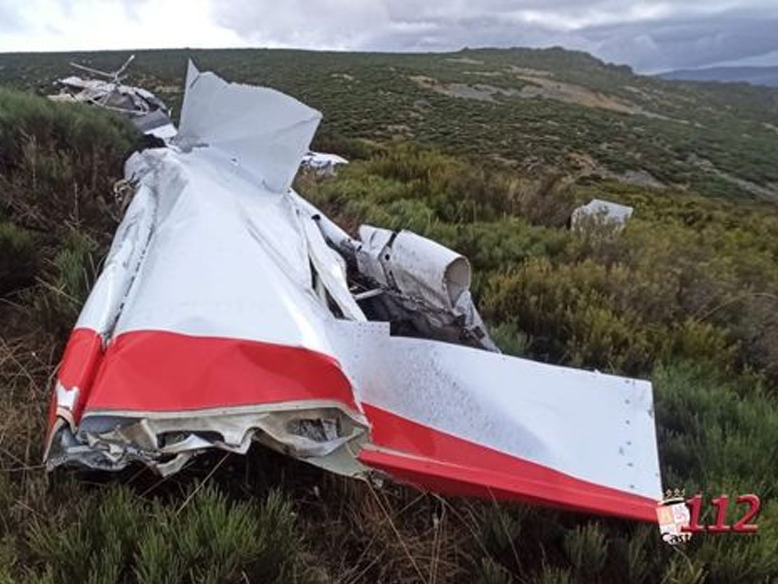 Restos de la avioneta siniestrada en Peña Trevinca