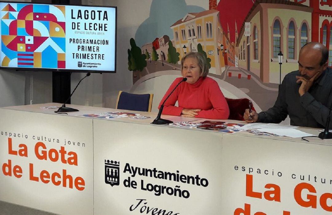 Elisabeth Peltzer durante una rueda de prensa