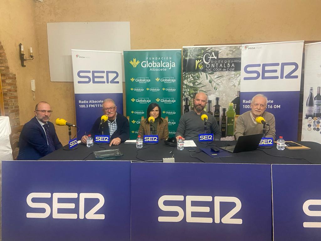 El responsable de Banca Rural de Globalcaja, Rafa Mendoza; el secretario de Ontalba, Pedro Gómez; la productora de vino de Jumilla, Elena Pacheco; el periodista Kiko Aznar; y el médico Juan Valiente