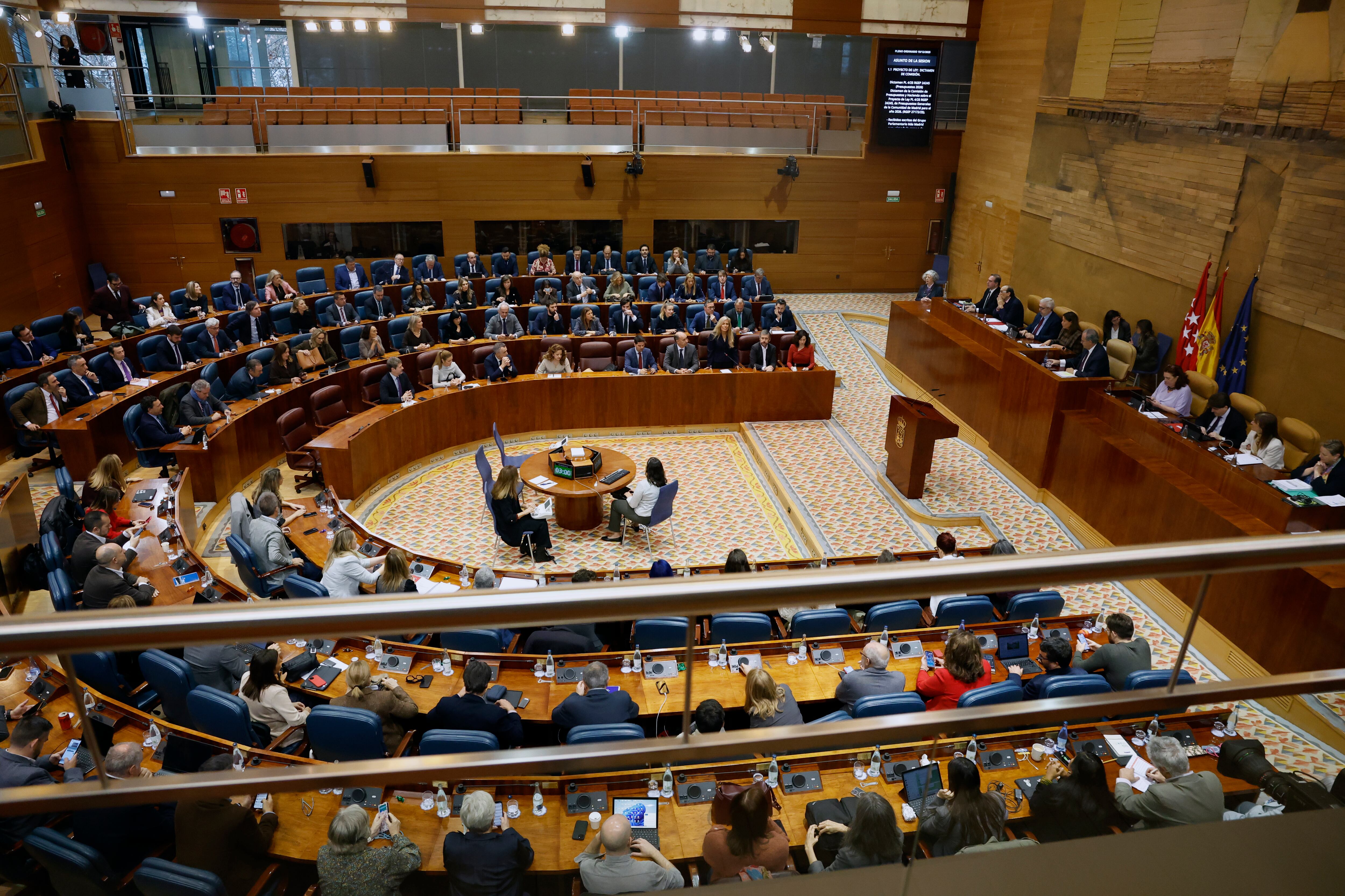 Vista general de la Asamblea de Madrid durante la segunda jornada del último pleno del año en el que se aprueban definitivamente los Presupuestos de la Comunidad. EFE/  Javier Lizon