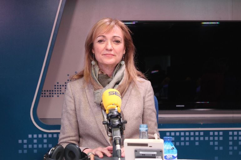 Cristina Morató en los estudios de la Cadena Ser de Madrid