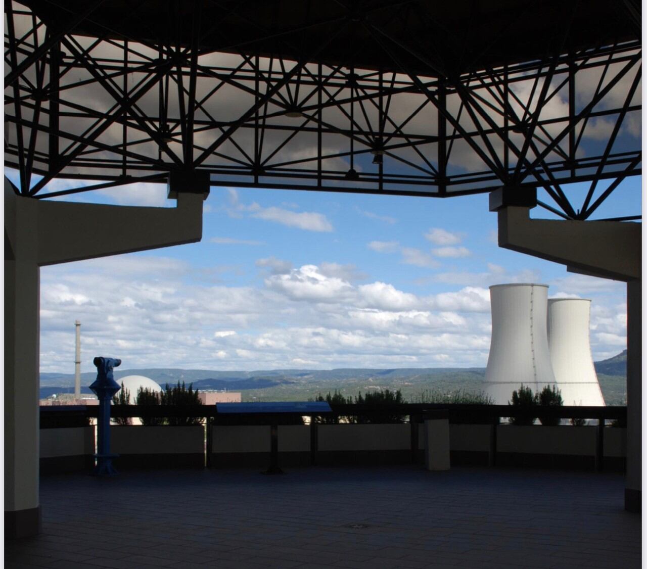 Vista de la Central desde el Centro de Información