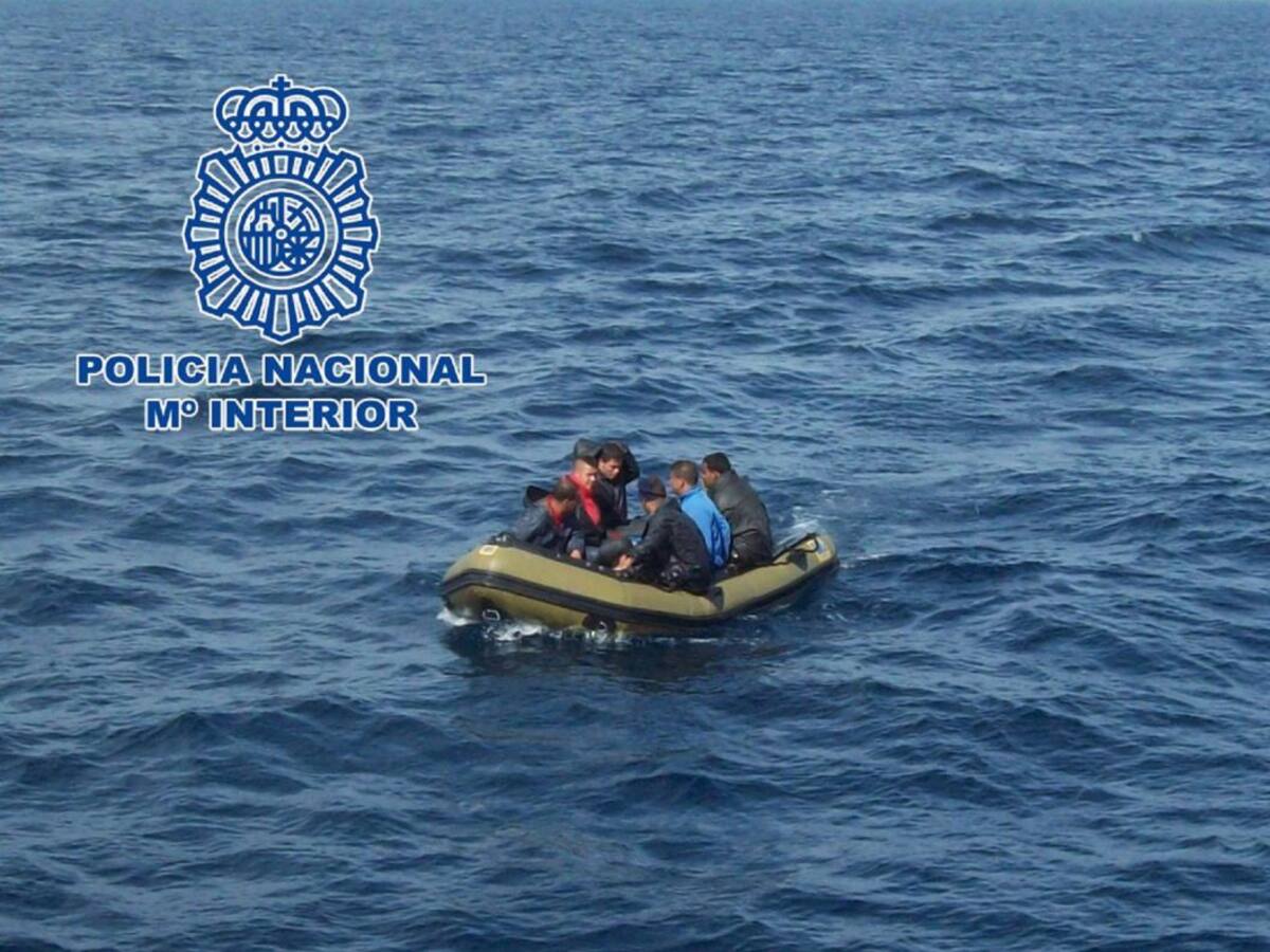 La Policía Nacional detiene a dos hombres de 20 y 29 años por promover la inmigración ilegal