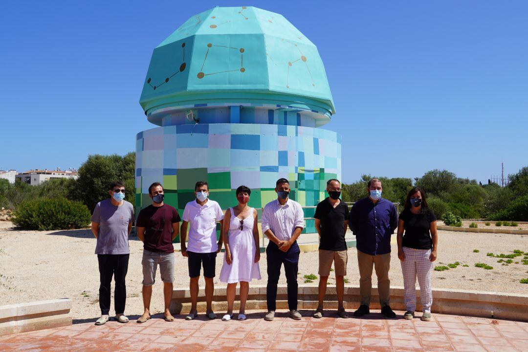 El pintor menorquí Pol Marban ha executat un mural exterior a la façana de l'Observatori 