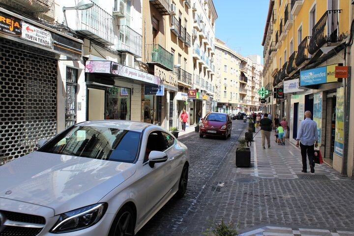 Calle Álamos de la capital en una imagen de archivo.