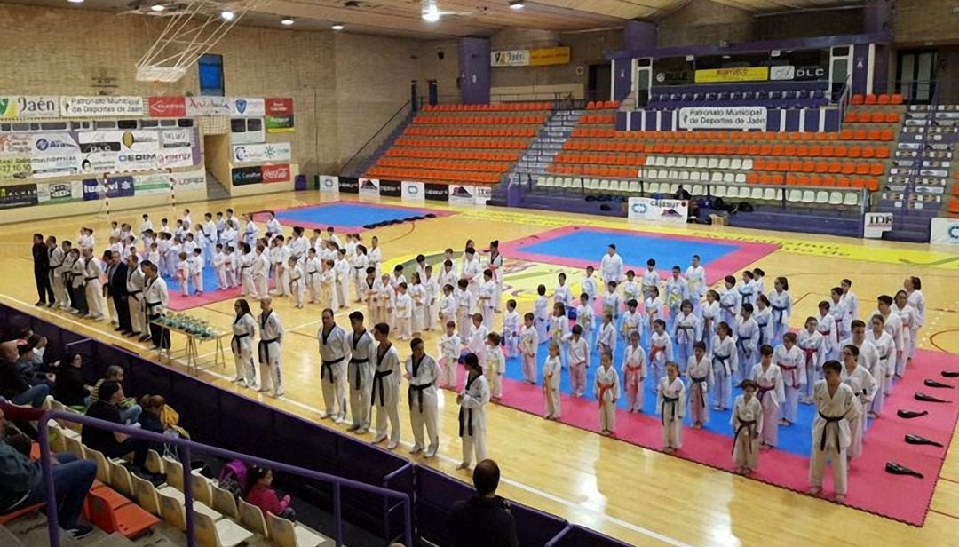 Participantes de una prueba de Taekwondo en La Salobreja.