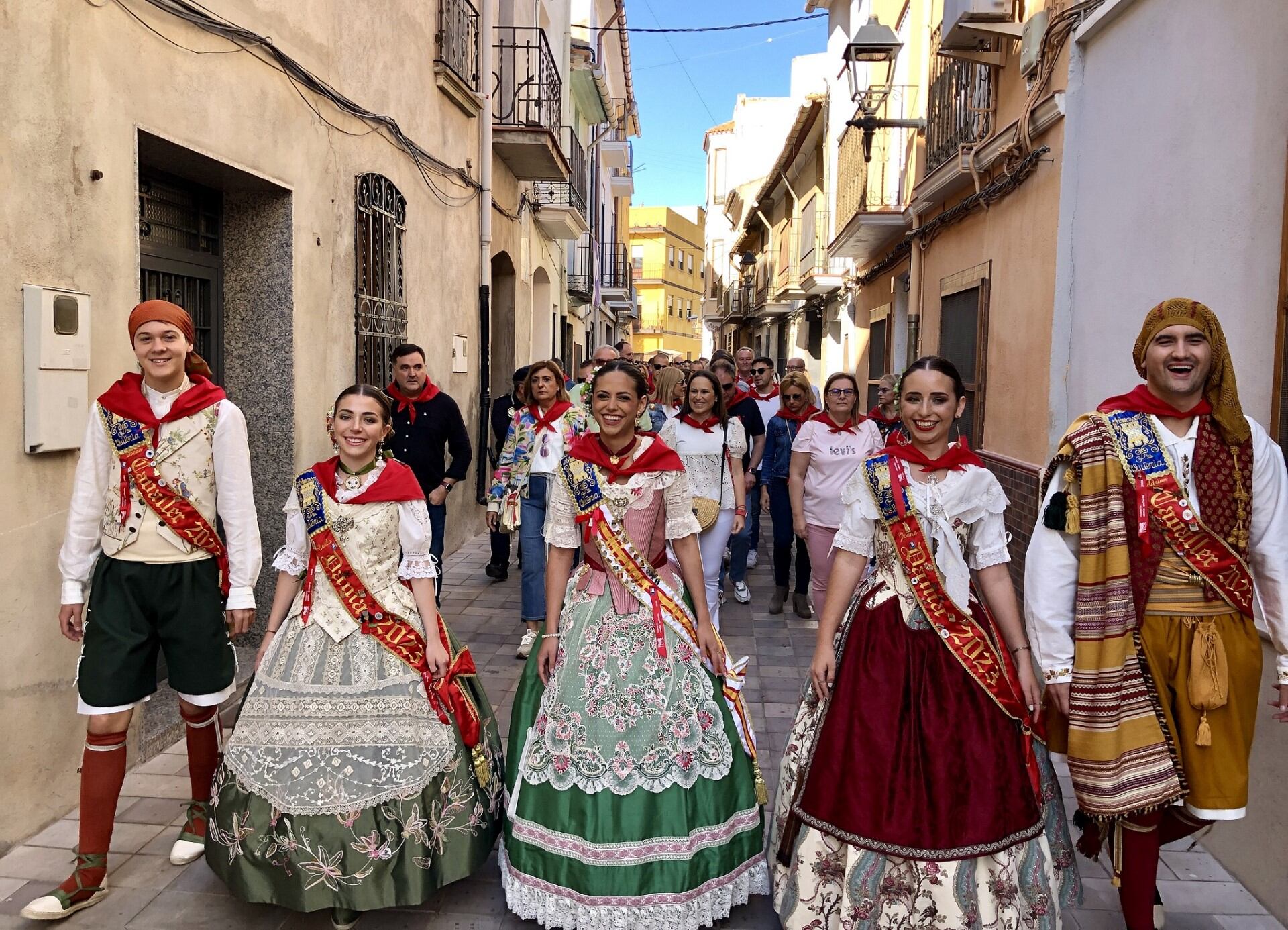 La corte de honor de Almassora en la romería del domingo