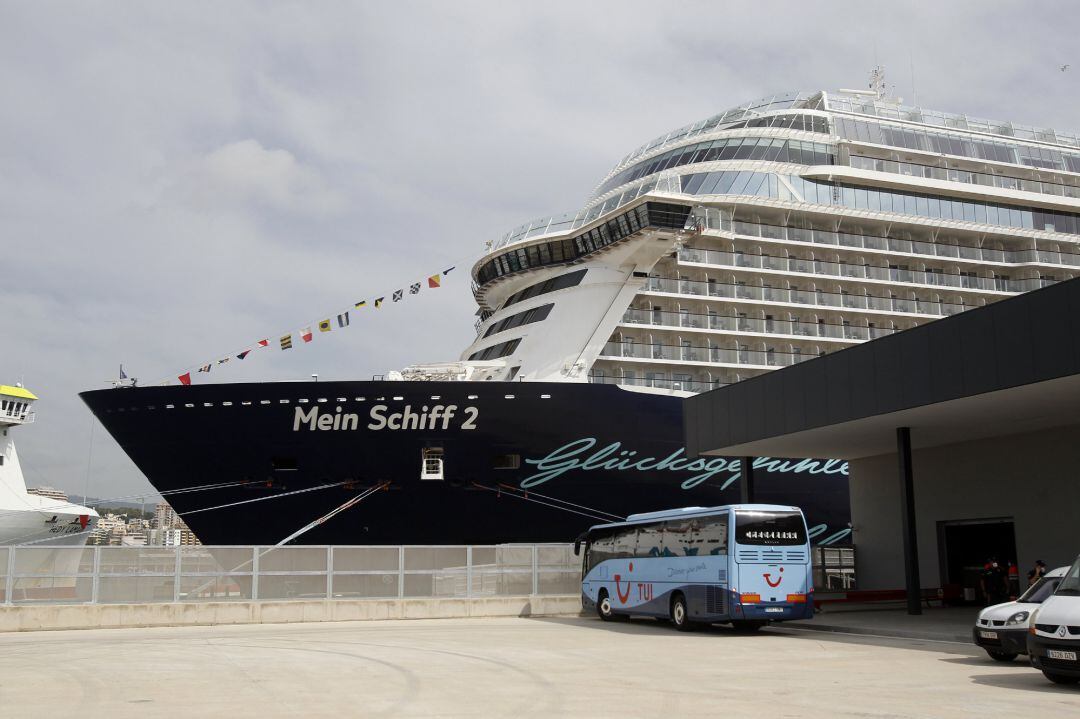 Archivo - El buque &#039;Mein Schiff 2&#039;.