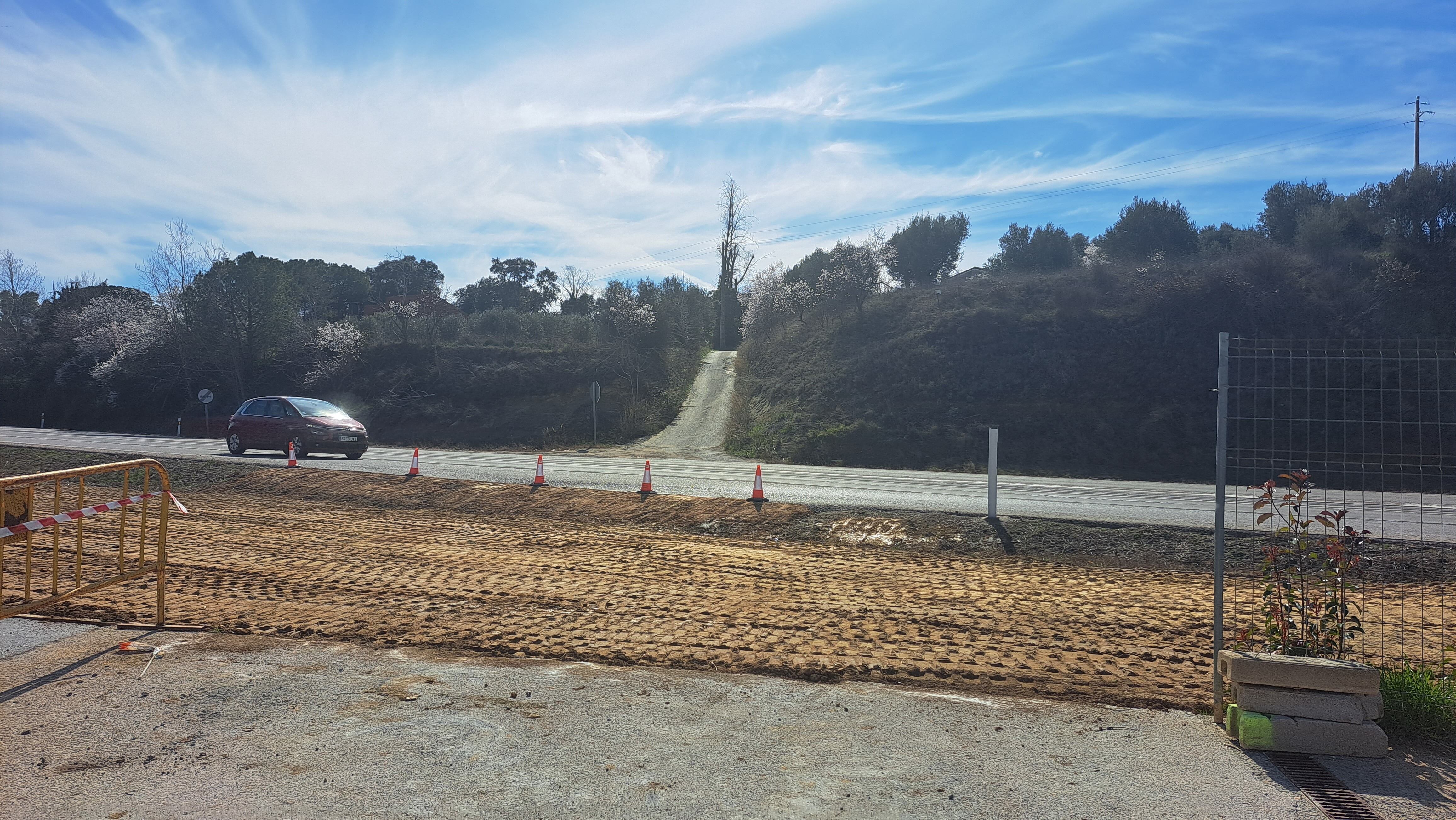 Cierre del acceso que hasta ahora conectaba la N-240 y la calle Florentino Obispo para mejorar la seguridad vial en este tramo carretero
