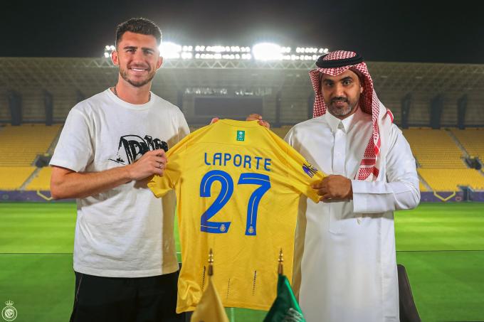 Laporte posa en su fichaje por el Al-Nasrr de Arabia Saudí