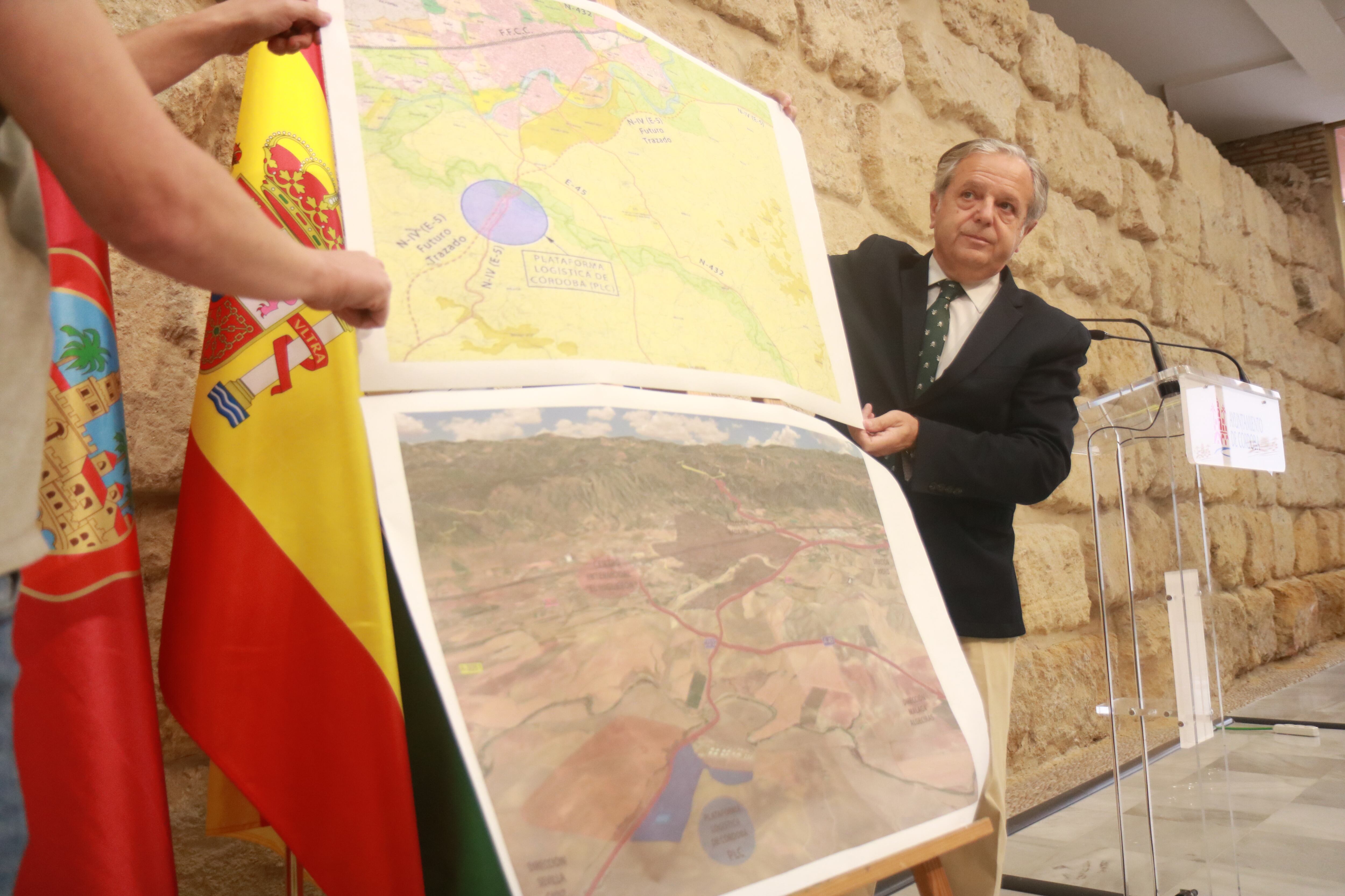 Salvador Fuentes presenta el proyecto en El Álamo (Rafa Mellado)