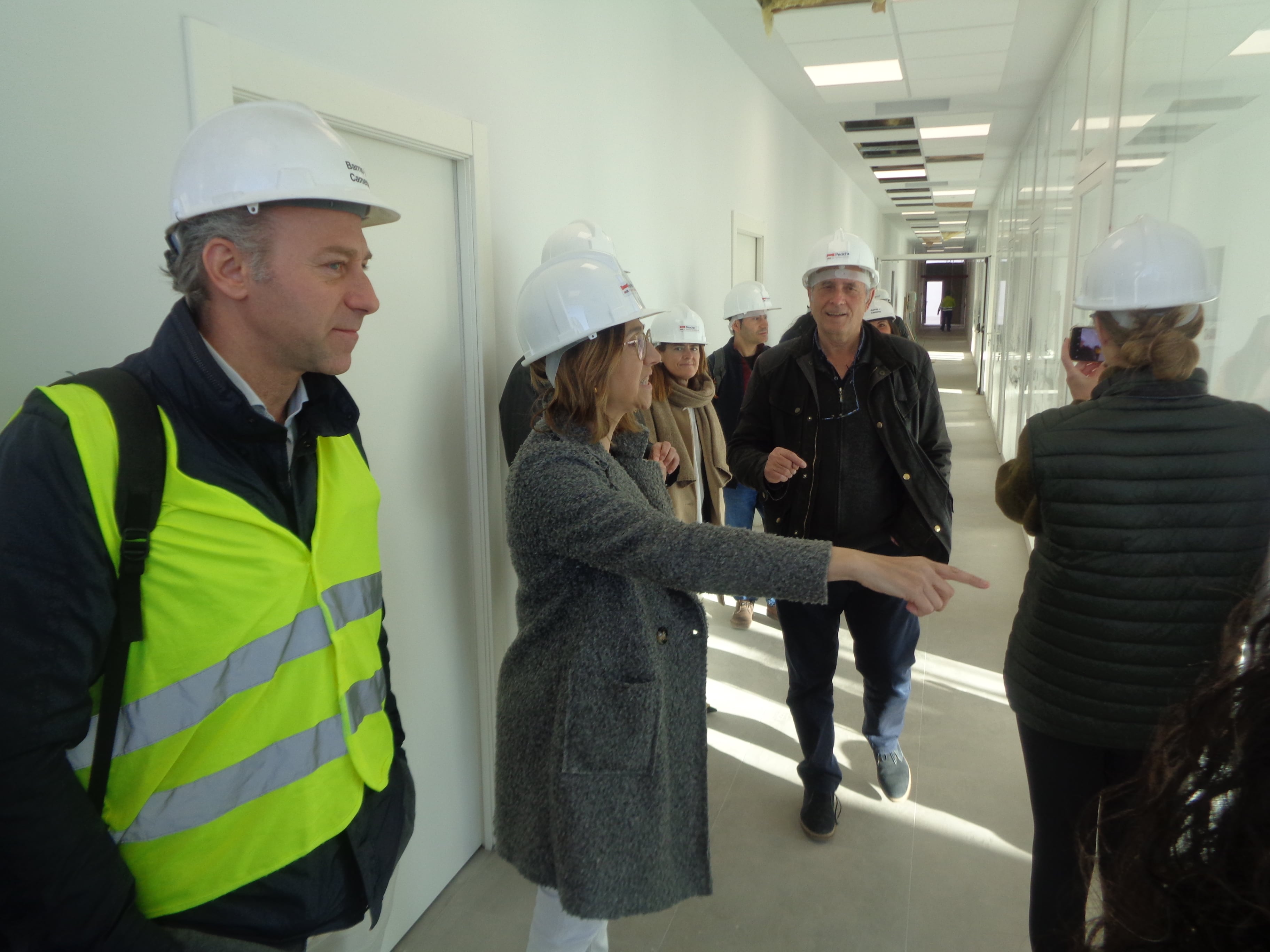 José Cameno, en primer término, durante la visita