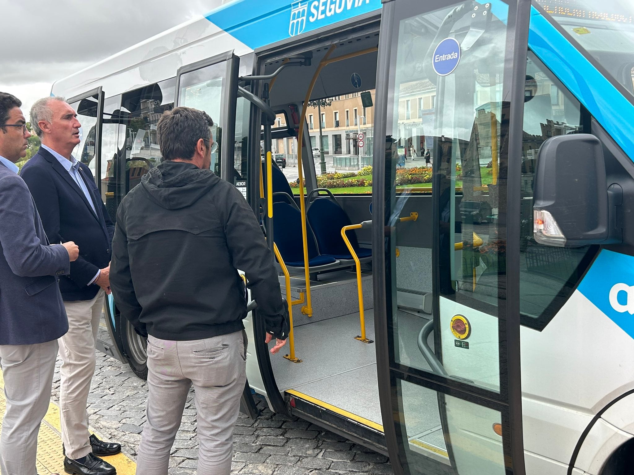 Doscientos cincuenta y siete pasajeros han utilizado esta mañana las lanzaderas