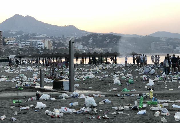 Situación de la playa de La Malagueta este lunes sobre las siete de la mañana