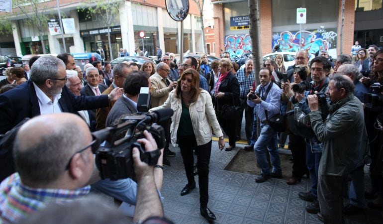 La presidenta andaluza, Susana Díaz, a su llegada a la sede de los socialistas catalanes en Barcelona.