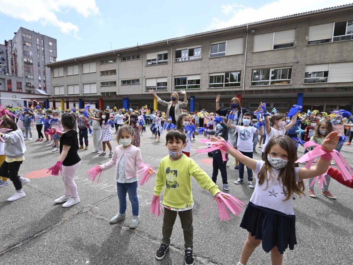 Fernández-Tapias clausura el curso escolar en el CEIP Plurilingüe Pintor Laxeiro