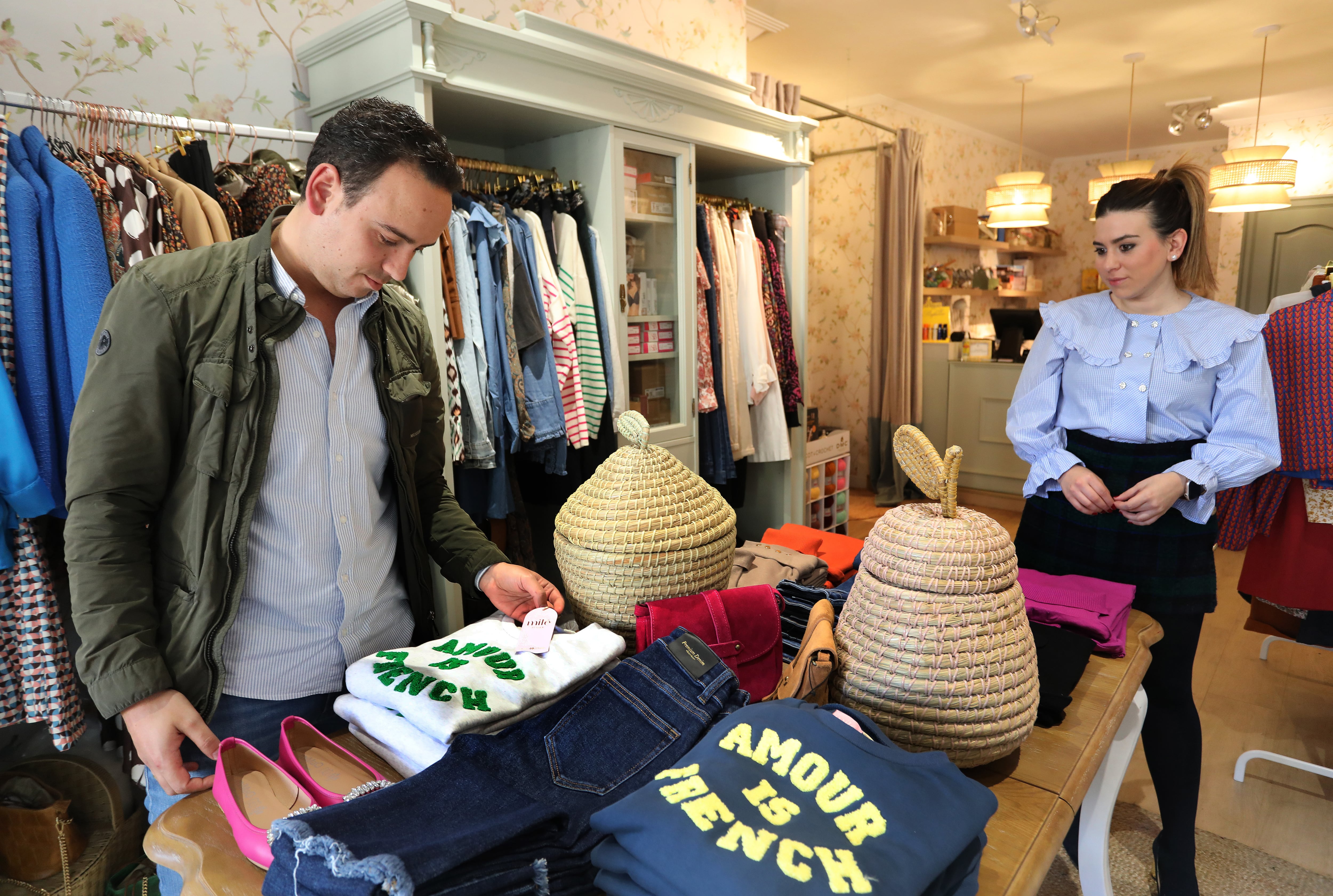 Leticia Martinez y Aitor Colmenero, creadores de la firma Milé de ropa para mujer en la localidad de Paredes de Nava(Palencia)