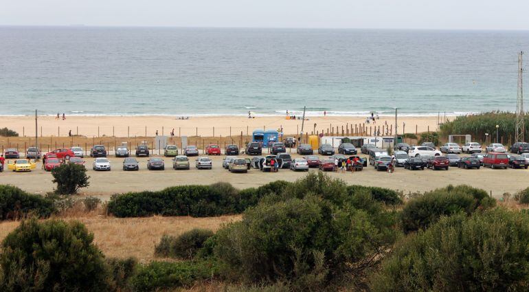 Aparcamientos en la Playa de Bolonia, Tarifa.