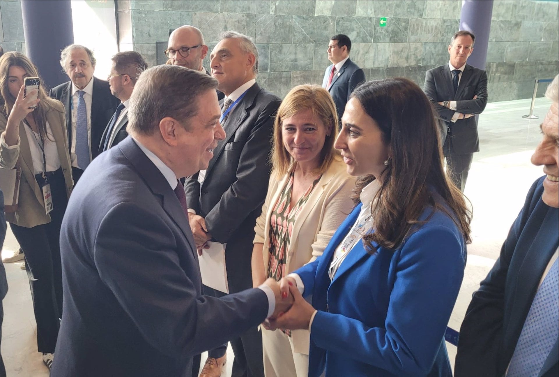 03/10/2023 El ministro de Agricultura, Pesca y Alimentación en funciones, Luis Planas, saluda a la consejera de Agua, Agricultura, Ganadería y Pesca, Sara Rubira, en la inauguración de la feria Fruit Attraction
ESPAÑA EUROPA MURCIA SOCIEDAD
CARM